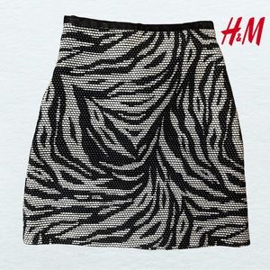 H&M Women’s Zebra print textured skirt